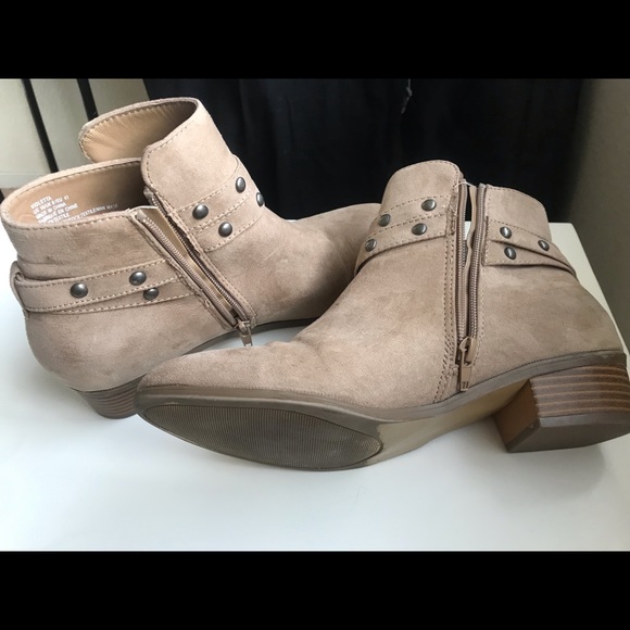 Boots - Picture 2 of 3